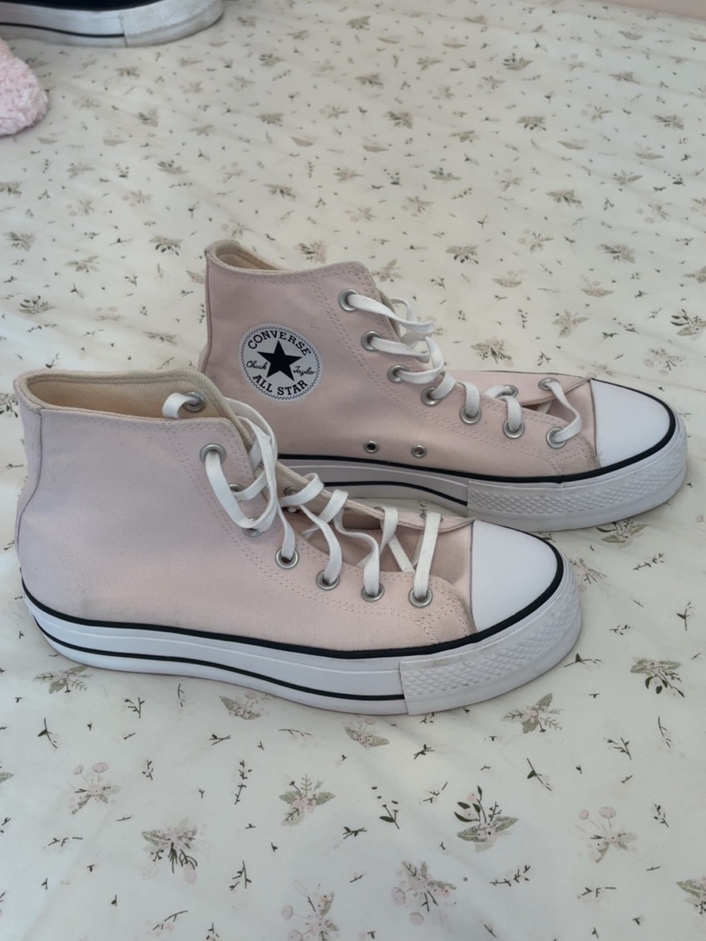 Converse platform high-tops light pink